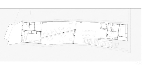 porto, portugal, hotel, luxus, bauen im bestand, altbau, historisch, aufstockung, entkernt, petra liquida, Armazém, zentrum, zentral, tourismus, touristisch, neubau, renovierung, beton, holz, stahl, materialmix, interieur, innenarchitektur, zimmer, einrichtung, hotelzimmer, jos campos, aussicht, dachlandschaft