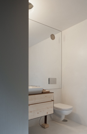 porto, portugal, hotel, luxus, bauen im bestand, altbau, historisch, aufstockung, entkernt, petra liquida, Armazém, zentrum, zentral, tourismus, touristisch, neubau, renovierung, beton, holz, stahl, materialmix, interieur, innenarchitektur, zimmer, einrichtung, hotelzimmer, jos campos, aussicht, dachlandschaft