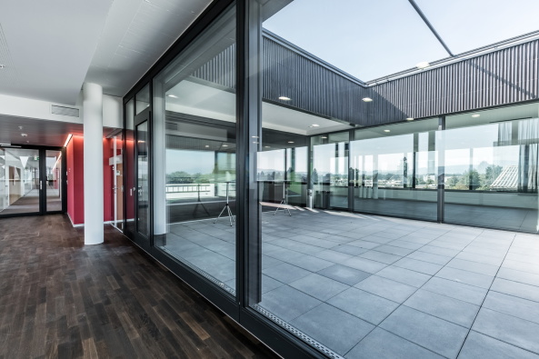 Baunetz, Meldung, Architektur, architecture, Marazzi, Paul, 3M, Langenthal, Bern, Firmenzentrale, Bro, Fassade, Keramikfassade, Keramik, Fliesen, tiles, facade, ceramics, office, headquarter, office building, Rob Lewis, Ben Zurbriggen