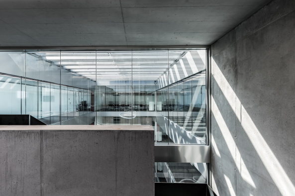Baunetz, Meldung, Architektur, architecture, Marazzi, Paul, 3M, Langenthal, Bern, Firmenzentrale, Bro, Fassade, Keramikfassade, Keramik, Fliesen, tiles, facade, ceramics, office, headquarter, office building, Rob Lewis, Ben Zurbriggen