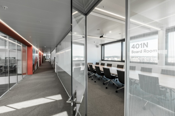 Baunetz, Meldung, Architektur, architecture, Marazzi, Paul, 3M, Langenthal, Bern, Firmenzentrale, Bro, Fassade, Keramikfassade, Keramik, Fliesen, tiles, facade, ceramics, office, headquarter, office building, Rob Lewis, Ben Zurbriggen