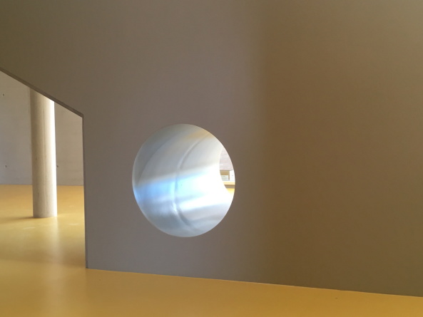 ziegel, gelb, sonnengelb, mauerwerk, backstein, gestreckt, neubau, sachsen, Reinsdorf, anne frank, kita, kindergarten, kindertagesst�tte, innenfenster, raumkontinuum, krippe, k�che, windm�hle, Linoleum, holz, farbe, bunt, schale, landschaft