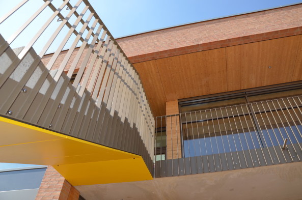 ziegel, gelb, sonnengelb, mauerwerk, backstein, gestreckt, neubau, sachsen, Reinsdorf, anne frank, kita, kindergarten, kindertagesst�tte, innenfenster, raumkontinuum, krippe, k�che, windm�hle, Linoleum, holz, farbe, bunt, schale, landschaft