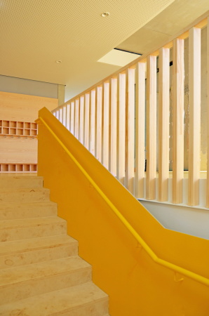 ziegel, gelb, sonnengelb, mauerwerk, backstein, gestreckt, neubau, sachsen, Reinsdorf, anne frank, kita, kindergarten, kindertagesst�tte, innenfenster, raumkontinuum, krippe, k�che, windm�hle, Linoleum, holz, farbe, bunt, schale, landschaft