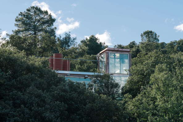 Pavillon, Hidden Pavilion, penelas architects, madrid, las Rozas, Wasserfall, Eichenwald, gerosteter Stahl, Vollverglasung, Transparenz, Lichtkamin, Spindeltreppe, Dachterrasse, Miguel de Guzmn