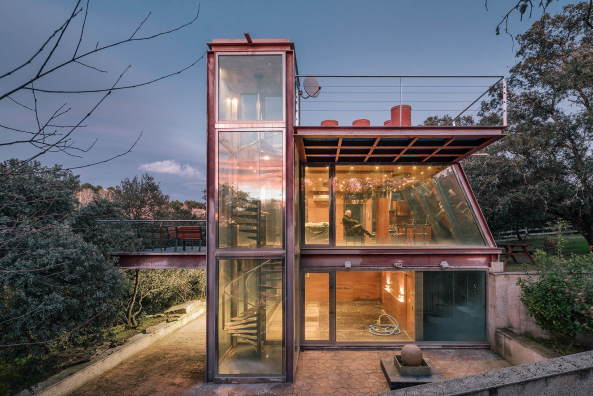 Pavillon, Hidden Pavilion, penelas architects, madrid, las Rozas, Wasserfall, Eichenwald, gerosteter Stahl, Vollverglasung, Transparenz, Lichtkamin, Spindeltreppe, Dachterrasse, Miguel de Guzm�n