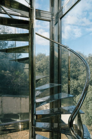 Pavillon, Hidden Pavilion, penelas architects, madrid, las Rozas, Wasserfall, Eichenwald, gerosteter Stahl, Vollverglasung, Transparenz, Lichtkamin, Spindeltreppe, Dachterrasse, Miguel de Guzm�n