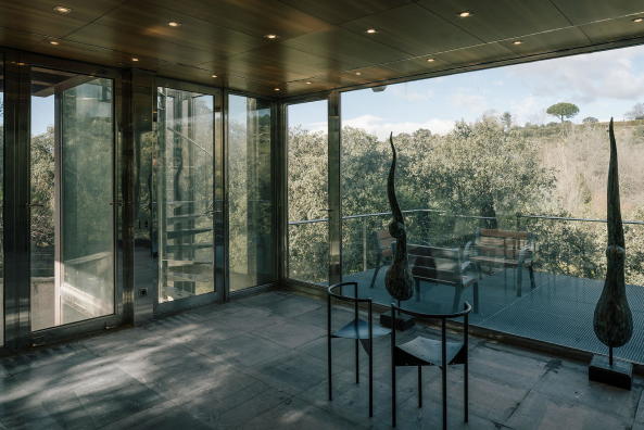 Pavillon, Hidden Pavilion, penelas architects, madrid, las Rozas, Wasserfall, Eichenwald, gerosteter Stahl, Vollverglasung, Transparenz, Lichtkamin, Spindeltreppe, Dachterrasse, Miguel de Guzm�n