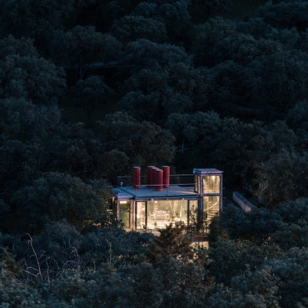 Pavillon, Hidden Pavilion, penelas architects, madrid, las Rozas, Wasserfall, Eichenwald, gerosteter Stahl, Vollverglasung, Transparenz, Lichtkamin, Spindeltreppe, Dachterrasse, Miguel de Guzmn