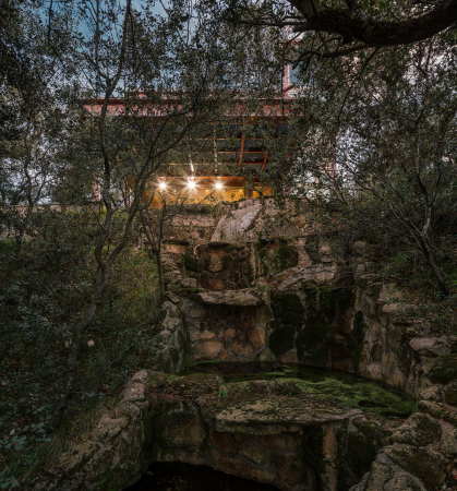 Pavillon, Hidden Pavilion, penelas architects, madrid, las Rozas, Wasserfall, Eichenwald, gerosteter Stahl, Vollverglasung, Transparenz, Lichtkamin, Spindeltreppe, Dachterrasse, Miguel de Guzmn