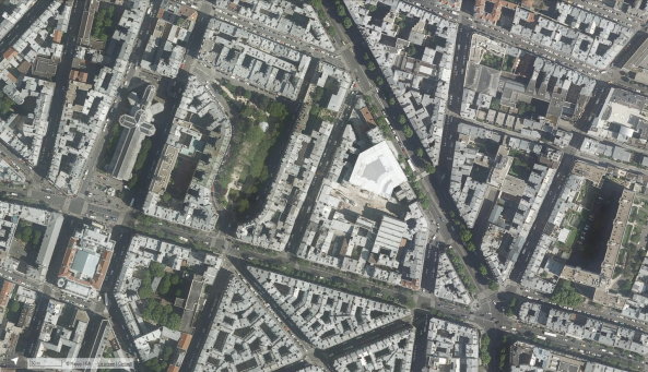 Paris, Frankreich, 18. Arrondissement, Haussmannschen Stil, Boulevard Ornano, Marc Yonan architectes, Umnutzung Industriebau, fassadenteil rasuschneiden, soziale Wohnungsbau, Umnutzung Molkerei, Linkcity, Kita, EInkaufsflchen, Parkhaus, trapezfrmiger Grundstck, Innenhof, Industrie Glassdach, Innenhof Glasdach, Sanierung, neue Grundboden, Adaption, Daniel Moulinet, Pierre L'excellent