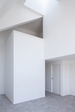 Paris, Frankreich, 18. Arrondissement, Haussmannschen Stil, Boulevard Ornano, Marc Yonan architectes, Umnutzung Industriebau, fassadenteil rasuschneiden, soziale Wohnungsbau, Umnutzung Molkerei, Linkcity, Kita, EInkaufsflchen, Parkhaus, trapezfrmiger Grundstck, Innenhof, Industrie Glassdach, Innenhof Glasdach, Sanierung, neue Grundboden, Adaption, Daniel Moulinet, Pierre L'excellent