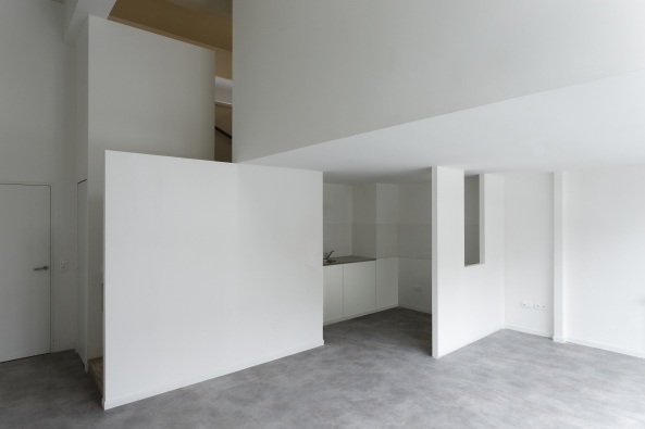 Paris, Frankreich, 18. Arrondissement, Haussmannschen Stil, Boulevard Ornano, Marc Yonan architectes, Umnutzung Industriebau, fassadenteil rasuschneiden, soziale Wohnungsbau, Umnutzung Molkerei, Linkcity, Kita, EInkaufsflchen, Parkhaus, trapezfrmiger Grundstck, Innenhof, Industrie Glassdach, Innenhof Glasdach, Sanierung, neue Grundboden, Adaption, Daniel Moulinet, Pierre L'excellent