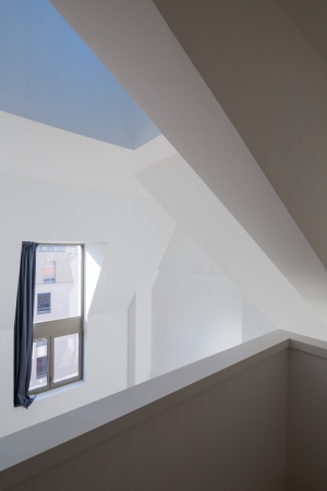 Paris, Frankreich, 18. Arrondissement, Haussmannschen Stil, Boulevard Ornano, Marc Yonan architectes, Umnutzung Industriebau, fassadenteil rasuschneiden, soziale Wohnungsbau, Umnutzung Molkerei, Linkcity, Kita, EInkaufsflchen, Parkhaus, trapezfrmiger Grundstck, Innenhof, Industrie Glassdach, Innenhof Glasdach, Sanierung, neue Grundboden, Adaption, Daniel Moulinet, Pierre L'excellent