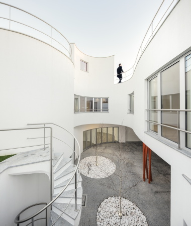 Portugal, House L27, Pvoa de Varzim, Norden Portugals, Einfamilienhaus, flieenden Innen und Auenrume, dIONISO LAB, Raster, flieede Form, unreglmige Fomr, zentraaler Raum, Patio, Garten, Schwelle, komplimntere Rume, sozialen Rume,  private Bereiche, Innen- und Auenflchen, Dachterrasse, Kstenstadt, weies haus, FG|SG Fotografia de Arquitectura