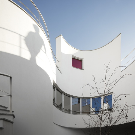 Portugal, House L27, Pvoa de Varzim, Norden Portugals, Einfamilienhaus, flieenden Innen und Auenrume, dIONISO LAB, Raster, flieede Form, unreglmige Fomr, zentraaler Raum, Patio, Garten, Schwelle, komplimntere Rume, sozialen Rume,  private Bereiche, Innen- und Auenflchen, Dachterrasse, Kstenstadt, weies haus, FG|SG Fotografia de Arquitectura