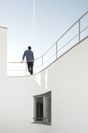 Portugal, House L27, Pvoa de Varzim, Norden Portugals, Einfamilienhaus, flieenden Innen und Auenrume, dIONISO LAB, Raster, flieede Form, unreglmige Fomr, zentraaler Raum, Patio, Garten, Schwelle, komplimntere Rume, sozialen Rume,  private Bereiche, Innen- und Auenflchen, Dachterrasse, Kstenstadt, weies haus, FG|SG Fotografia de Arquitectura