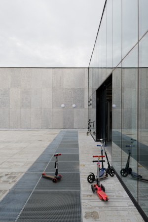 DIT pavilion, Ausstellungspavillon, Moskua, Russland, 2016, Architecture bureau WALL, Wall Moskau, Moscow Information Technology Department, VDNH, Smart City, Beton, Monolith, Kubus, Relief, Struktur, Brutalismus