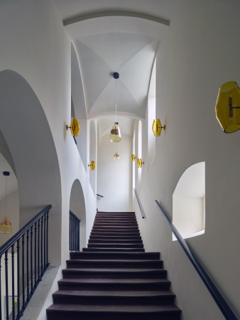 Fassade, facade, urban reconstruction Prague, Prag, Hof, Restaurierung, Apartments, top-of-the-line, state-of-the-art-living, Verspiegelung, verriegeln, Luxus, Treppenhaus, Atrium, staircase, terrace, Terrasse, Ricardo Bofill,  Ricardo Bofill Taller de Arquitectura