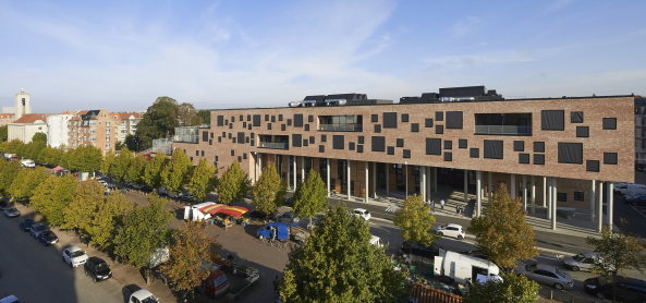 aarhus, d�nemark, henning, larsen, architects, neubau, schule, kindergarten, grundschule, backstein, ziegel, bewegung, spiel, spa�, lernen, landschaft, lernlandschaft, cluster, klassencluster, klassen, klassenraum, hufton + crow, frederiksbjerg, quartier, speisekammer, markt, kletterwand, tarzanschwinge