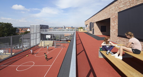 aarhus, d�nemark, henning, larsen, architects, neubau, schule, kindergarten, grundschule, backstein, ziegel, bewegung, spiel, spa�, lernen, landschaft, lernlandschaft, cluster, klassencluster, klassen, klassenraum, hufton + crow, frederiksbjerg, quartier, speisekammer, markt, kletterwand, tarzanschwinge