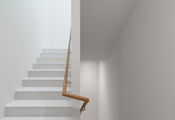 bank, neubau, beton, sichtbeton, schweiz, lugano, Stabio, s�dschweiz, italien, bankfiliale, repr�sentation, organisch, fensterband, montemurro, aguiar, architects, architekten, bahn, bahnhof, kleinstadt, stadt, �fentlich, veranstaltung, venue, reiffeisen, reiffeisenbank, simone bossi