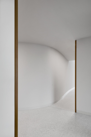 bank, neubau, beton, sichtbeton, schweiz, lugano, Stabio, s�dschweiz, italien, bankfiliale, repr�sentation, organisch, fensterband, montemurro, aguiar, architects, architekten, bahn, bahnhof, kleinstadt, stadt, �fentlich, veranstaltung, venue, reiffeisen, reiffeisenbank, simone bossi