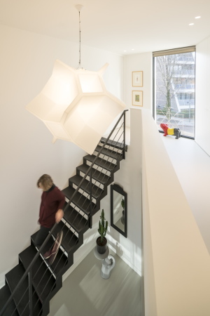 MVRDV. Villa, Rotterdam, glasierter Ziegel, glass, Glas, glazed, brickstone, creamy, cremig, Ossip van Duivenbode, fluid, curved, courtyard, Hof, Kurvig, Glas, Selbstversorger