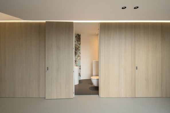 MVRDV. Villa, Rotterdam, glasierter Ziegel, glass, Glas, glazed, brickstone, creamy, cremig, Ossip van Duivenbode, fluid, curved, courtyard, Hof, Kurvig, Glas, Selbstversorger