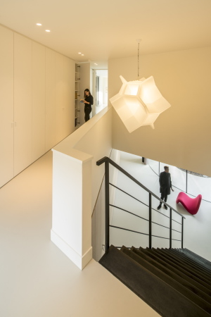 MVRDV. Villa, Rotterdam, glasierter Ziegel, glass, Glas, glazed, brickstone, creamy, cremig, Ossip van Duivenbode, fluid, curved, courtyard, Hof, Kurvig, Glas, Selbstversorger