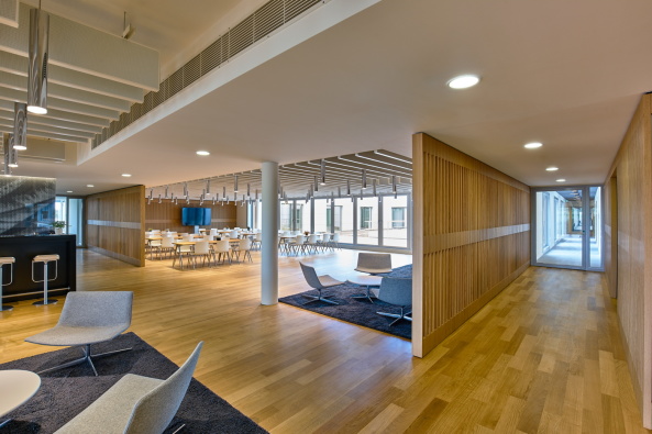 Baunetz, Meldung, Architektur, architecture, Neuhausen, Neuhausen auf den Fildern, FANUC, GKK+, Oliver Khn, Stuttgart, Bro, Brogebude, office, Firmensitz, headquarter, Alberto Ferrero, Akademie, Schulungszentrum, High-Tech, Robotik, Roboter, Hotel, Aluminium, Paneele, Platten, gerundete Ecke, gerundete Kante