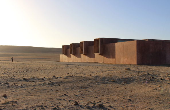 Peru, Museumsgeb�ude, Museum, Neubau, erdbeben, Ica, Archeologie, Antropologie, Julio Tello, Zivilisation, Paracas-Kultur, Paracas-Culture, Paracas Nationalpart, Pisco Meer, W�ste, W�stenarchitektur, Sammling, Sandra Barclay, Jean Pierre Crousse, Bucht, Ausblick, Puzzolane-Zement, Puzzolane, Salzw�ste, rot, W�stenfarbe, Textilmuster, Textilprodukt, Anden, Riss, Ausstellung, Ausstellungshallen, Exibition, Crist�bal Palma