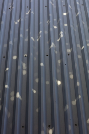 Mohamed Somji, Alserkal Avenue, dubai, arabische emirate, emirates, arabic, arabisch, arab, umbau, galerie, gallery, art, kunst, neubau, beton, condrete, spiegel, sprh, spray, schlamm, glas, tor, tren, veranstaltung, ausstellung, venue, rem koolhaas, Mohamed Somji