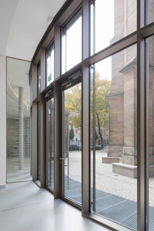 Nrnberg, Bayern, Pfarrzentrum, Gemeindezentrum, Jesu Herz, Bandlow Architekten, Sandstein,Glas, Innenhof, Besenstrichputz