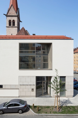 Nrnberg, Bayern, Pfarrzentrum, Gemeindezentrum, Jesu Herz, Bandlow Architekten, Sandstein,Glas, Innenhof, Besenstrichputz