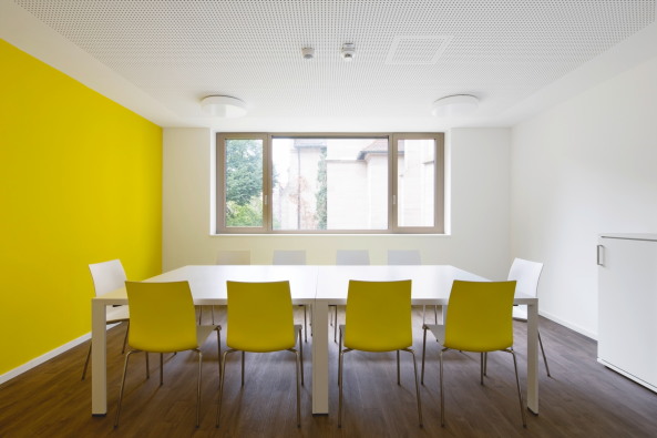 Nrnberg, Bayern, Pfarrzentrum, Gemeindezentrum, Jesu Herz, Bandlow Architekten, Sandstein,Glas, Innenhof, Besenstrichputz