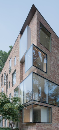 Baunetz, Meldung, Architektur, architecture, Rock Creek House, NADAAA, Washington, USA, Amerika, John Horner, residential, Wohnhaus, Umbau, renovation, brick, Ziegel, Backstein, bimorph, organic, organisch, Interior Design, Interieur, Multiplex, plywood, Holz, wood, Nader Tehrani, Katherine Faulkner