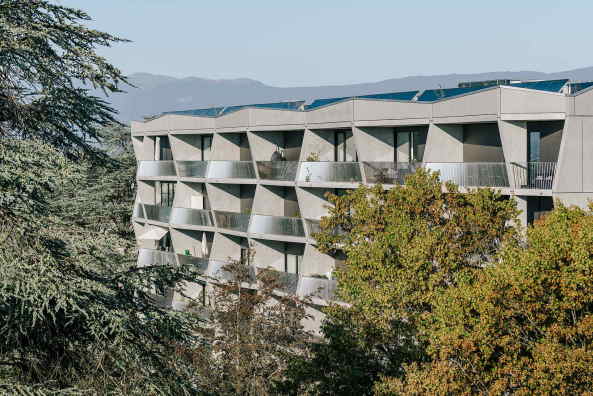 Architektur, Baunetz, Meldung, News, Architecture, Jolimont, NOMOS, Schweiz, Swiss, Genf, Geneva, Wohnungsbau, Wohnhaus, Haus, House, Apartmenthouse, Gartenstadt, Grn, Villa, Stadtvilla, Terrasse, BIenenstock, hive, Eisengelnde, Betonmodul, Fertigteil, Fassade, Animierung, Facettierte Fassade, Transparenz, Lichtspiel, Bodentiefe fenster, Wohnungstypen, zweiseitige belichtung, Auenterrasse, Garten, Gebude-villa, Building-villa, Imagen Subliminal, Miguel de Guzmn