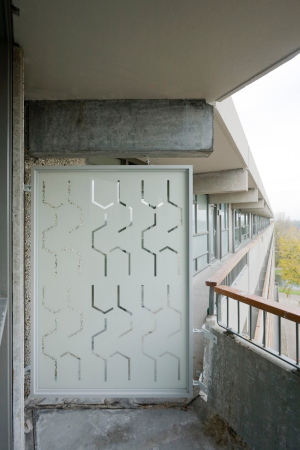 Sanierung, NL Architects, Bijlmermeer, Mies van der Rohe Award, Kleiburg, CIAM, Charta von Athen, Amsterdam Zuidost, Fop Ottenhof, Siegfried Nassuth, XVW Architectuur, DIY, Selbstausbau, Nachkriegsmoderne, Waschbeton, de FLAT, Stijn Poelstra, Marcel van der Burg