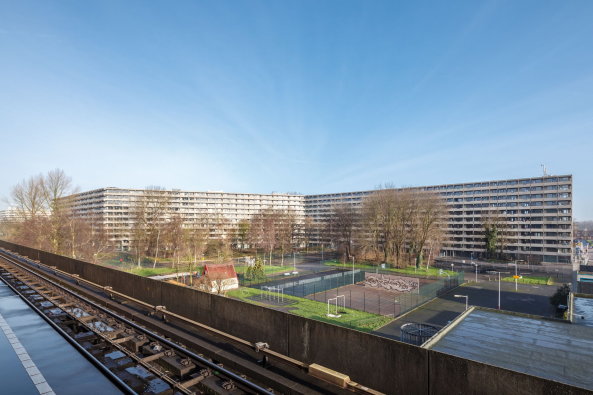 Sanierung, NL Architects, Bijlmermeer, Mies van der Rohe Award, Kleiburg, CIAM, Charta von Athen, Amsterdam Zuidost, Fop Ottenhof, Siegfried Nassuth, XVW Architectuur, DIY, Selbstausbau, Nachkriegsmoderne, Waschbeton, de FLAT, Stijn Poelstra, Marcel van der Burg