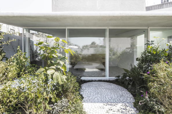 Christoph Zeller, omar munoz, juan carlos garza, moye, zeller&moye, casa verne, haus, wohnhaus, mexiko, mexico, mexico city, wei, grn, garten, dachgarten, wnde, walled garten, wohnzimmer, beton, stadt, urban, garten, marmor, holz, eiche, terrazzo