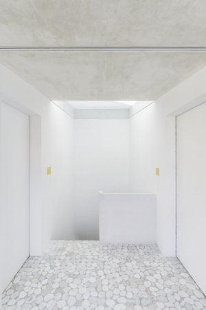 Christoph Zeller, omar munoz, juan carlos garza, moye, zeller&moye, casa verne, haus, wohnhaus, mexiko, mexico, mexico city, wei�, gr�n, garten, dachgarten, w�nde, walled garten, wohnzimmer, beton, stadt, urban, garten, marmor, holz, eiche, terrazzo