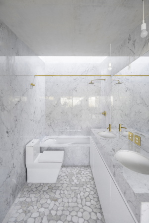 Christoph Zeller, omar munoz, juan carlos garza, moye, zeller&moye, casa verne, haus, wohnhaus, mexiko, mexico, mexico city, wei�, gr�n, garten, dachgarten, w�nde, walled garten, wohnzimmer, beton, stadt, urban, garten, marmor, holz, eiche, terrazzo