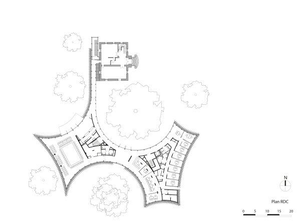 baunetz, architektur, architecture, news, nachricht, meldung, verwaltungsbau, brohaus, kurvenreich, park, atelier du pont, Communaut de Communes, frankreich, nantes, vende, verwaltungssitz, Pays des Herbiers, gemeinde, gemeindeverband, rathaus, altbau, neubau, umgebung, baum, chamleon, arbeitsraum, bro, Takuji Shimmura