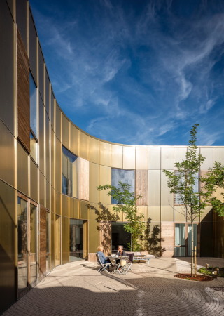 dam Mrk, nord, mork, architects, architecture, architektur, gold, golden, fassade, vorhang, hospit, kopenhagen, copenhagen, neubau, krankenhaus, gesundheitsarchitektur, gesundheit, sterben, tod, letzte reise, holz, rund, innenhof, dachgarten, dachterrasse, dnemark, dnisch, danish