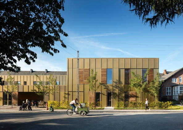 dam Mrk, nord, mork, architects, architecture, architektur, gold, golden, fassade, vorhang, hospit, kopenhagen, copenhagen, neubau, krankenhaus, gesundheitsarchitektur, gesundheit, sterben, tod, letzte reise, holz, rund, innenhof, dachgarten, dachterrasse, dnemark, dnisch, danish