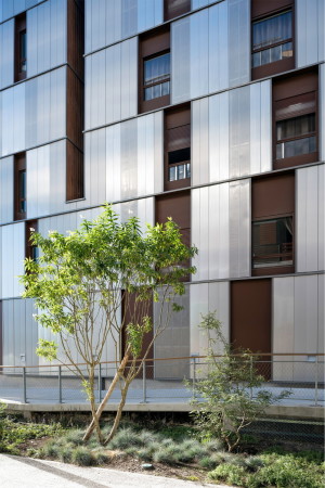 Baunetz, Meldung, Architektur, architetcure, Jean Franois Tremege, Gardera-D, Bordeaux, 145 Student Housing, Bassins  Flot, Studenten, Wohnheim, students, hostel, dormitory, Metall, panels, Fassade, Hafen, harbour, Frankreich, France, kollektiv, collective, individual, Individdum, Gemeinschaft