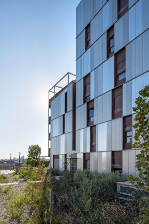 Baunetz, Meldung, Architektur, architetcure, Jean Franois Tremege, Gardera-D, Bordeaux, 145 Student Housing, Bassins  Flot, Studenten, Wohnheim, students, hostel, dormitory, Metall, panels, Fassade, Hafen, harbour, Frankreich, France, kollektiv, collective, individual, Individdum, Gemeinschaft