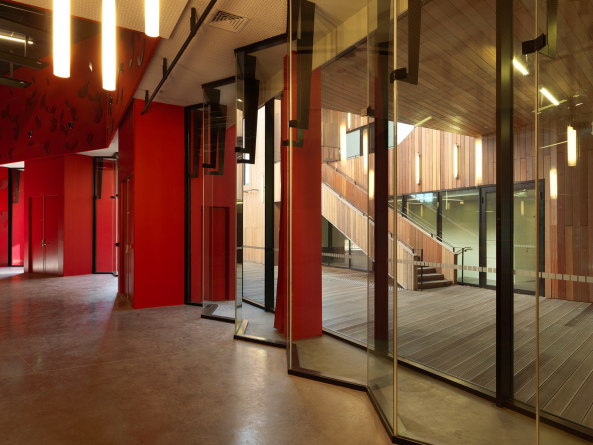 Baunetz, Meldung, Architektur, architecture, Frankreich, franzsisch, french, France, Hrault Arnod, vreux, Bel Ebait, SMAC, Musik, Konzerthaus, Saal, concert hall, music, Passage, terrace, Terrasse, Holz, wood, cladding, Verkleidung, Metall, metal, contemporary music, zeitgenssische musik, Andr Morin