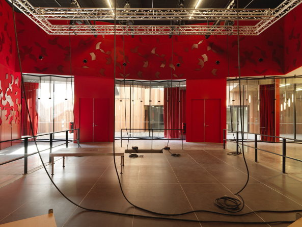 Baunetz, Meldung, Architektur, architecture, Frankreich, franz�sisch, french, France, H�rault Arnod, �vreux, Bel Ebait, SMAC, Musik, Konzerthaus, Saal, concert hall, music, Passage, terrace, Terrasse, Holz, wood, cladding, Verkleidung, Metall, metal, contemporary music, zeitgen�ssische musik, Andr� Morin